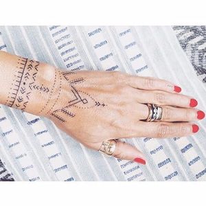 One of Tati Compton's most captivating wrist tattoos (IG—taticompton). #blacktattoo #handpoked #TatiCompton #wristtattoo