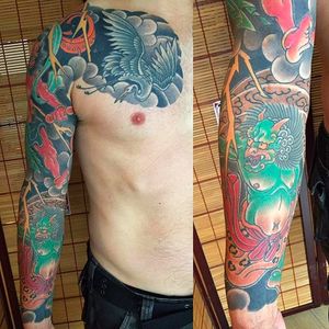 Awesome chest to sleeve Japanese style tattoo by Sandor Jordan. #sandorjordan #hakutsurutattoo #japanesestyle #japanese #essen #raijin #sleeve