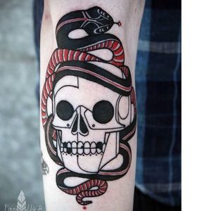 Snake and skull tattoo by David Hale #DavidHale #snake #skull #redink