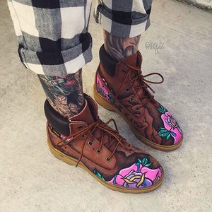 Hand-painted tattooed shoes! Roses on Boots by Guz @LilGuz #LilGuz #Handpainted #Tattooed #Shoes #Tattooedshoes #Handpaintedshoes #Art #TattooArt #Roses #Boots #artshare