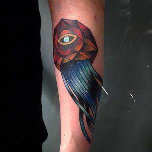 Tatuaje de medusa por Łukasz Balon