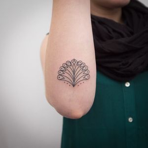 Peacock feathers tattoo by Natalia Holub #NataliaHolub #handpoke #linework #minimalistic #peacockfeathers