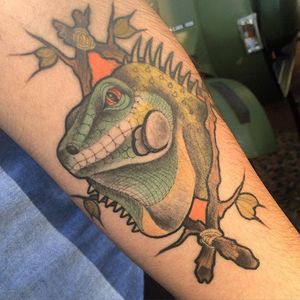 Iguana Tattoo by Tomás Bizama #iguana #iguanatattoo #lizardtattoo #lizardtattoos #reptiletattoo #reptiletattoos #reptile #lizard #traditionaliguana #traditionallizard #TomasBizama