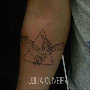 #dinossauro #JuliaOliveira #TatuadorasDoBrasil #TalentoNacional #blackwoek #pontilhismo #dotwork #brasil