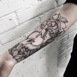 Elegant Michelangelo hands tattoo by Katya Geta #KatyaGeta #michelangelohands #michelangelo #sistinechapel #creationofadam #adam #god #hands #fineart #painting #art #dotwork #flower