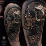 Being the huge skull fanatic I am I would die to have a skull tattoo of this caliber adorn my flesh. Photo from Vid Blanco on Instagram #VidBlanco #photorealism #realism #UKtattooer #minimalpalette #blackandgrey #skull