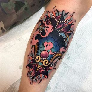 Tatuaje de concha por Olie Siiz