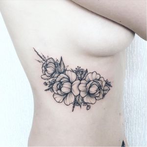 Gorgeous tattoo by Anna Bravo #AnnaBravo #flower #floral #botanical #monochrome