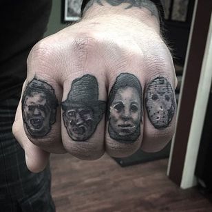 Mini tatuajes de nudillos inspirados en el horror de Shane Murphy.  #gris negro #realismo #miniatura #saber #gyser #Cara de cuero #FreddyKrueger #MichaelMyers #JasonVoorhees #ShaneMurphy