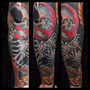 Tatuaje de esqueleto por Bartosz Panas