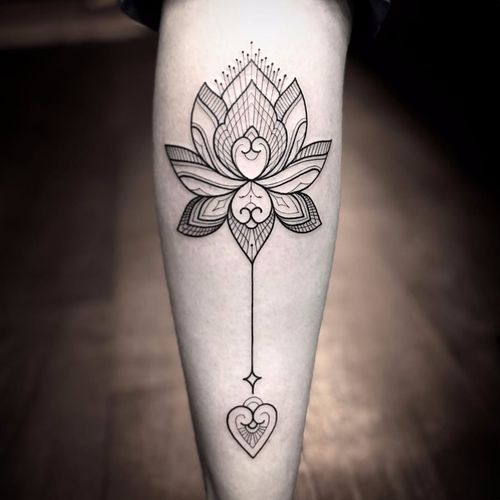 Por Torra Tattoo #TorraTattoo #brasil #brazil #brazilianartist #tatuadoresdobrasil #blackwork #ornamental #coração #heart #fineline
