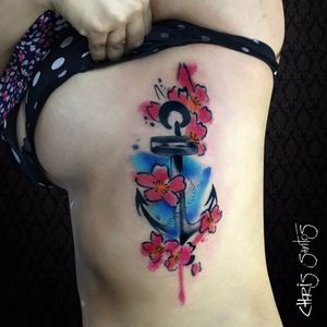 Estilo exclusivo do Chris Santos! #ChrisSantos #ancoras #anchor #tatuadoresdobrasil #flores #flowers #colorida #colorful #aquarela #watercolor