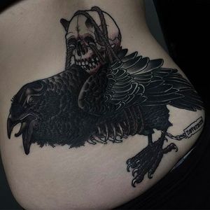 Insane looking Crow with a skull. Awesome tattoo by Eneko. #eneko #blackwork #monochrome #crow #skull