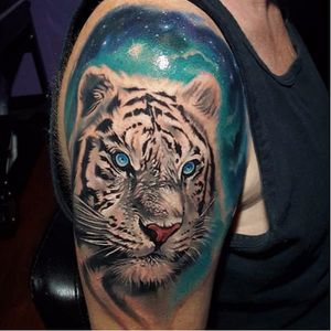 With their environments disappearing, tigers might want to look into relocating to space. Via Instagram tylermalek #TylerMalek #tigertattoo #animaltattoo #spacetattoo #animalportrait #tiger