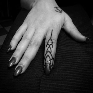 Finger tattoo by mxw. #mxw