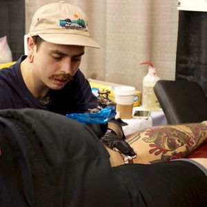 Ivan Antonyshev hard at work at the 19th Annual Philadelphia Tattoo Arts Convention. Photo by Katie Vidan. #ivanantonyshev #phillyconvention #traditional