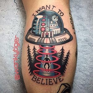 Alien Abduction Tattoo by Ian Bederman #alienabduction #alien #ufo #scifi #IanBederman