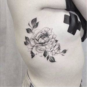 Flowery tattoo by Kane Navasard #KaneNavasard #blackandgrey #flower #floral #fineline