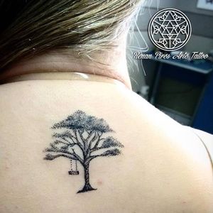 #arvore #tree #balanço #RenanPires #pontilhismo #dotwork #TatuadoresDoBrasil #fineline #brasil