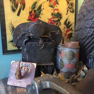 Some of the many beautiful trinkets in East River Tattoo's cozy entrance. Photo by kd diamond. #EastRiverTattoo #NYC #TattooPalor #Shop
