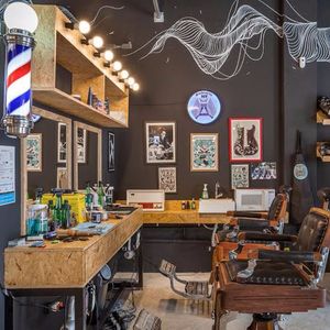 A área da barbearia. #Tattoaria #TattoariaHouse #estudio #estudioconceito #barbearia #bar #grill #brasil