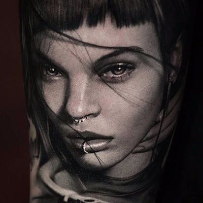 Total Babe Portrait by Thomas Carli jarlier #ThomasCarliJarlier #blackandgrey #realism #realistic #hyperrealism #portrait #ladyhead #hands #lady #lips #eyes #jewelry #beautiful #photorealism #tattoooftheday