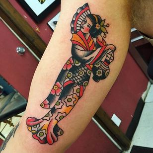 Tatuaje de geisha tradicional de Randy Conner.  #traditional #RandyConner #traditionalJapanese #Japanese #geisha