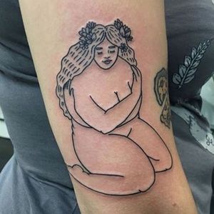 Sitting woman design by Frances Cannon, tattooed by @ngxtattoo via Instagram. #NatG #FrancesCannon #SelfLoveClub #linework #blackwork #drawing #sketch #outline #woman #womantattoo #bodypositive #bodypositivity