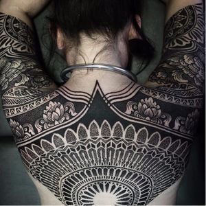 Gorgeous dotwork tattoo by Alexis Calvié #AlexisCalvié #dotwork #ornamental #geometric #blackwork