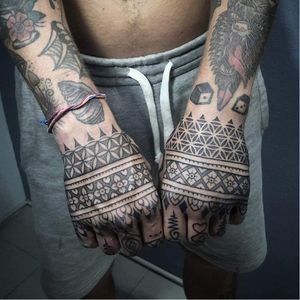 Amazing hand tattoos by Pepe Vicio #PepeVicio #geometry #dotwork #ornamental #thai #patternwork