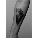 Pointillism tattoo by Pawel Indulski. #PawelIndulski #pointillism #dotwork #geometric #negativespace #girlwithapearearring #painting #fineart #johannesvermeer
