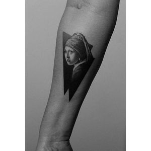 Pointillism tattoo by Pawel Indulski. #PawelIndulski #pointillism #dotwork #geometric #negativespace #girlwithapearearring #painting #fineart #johannesvermeer