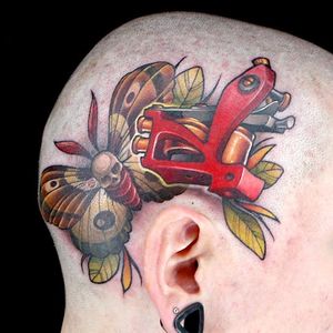 Kelly Doty's tattoo for the second "Brains on Brains on Brains" challenge (IG—kellydotylovessoup). #deathsheadhawkmoth #InkMaster #KellyDoty #NewSchool #tattoomachine