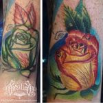 A very unusual rose tattoo by Vic Vivid (IG-vicvivid). #color #realism #Roses #VicVivid