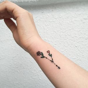 Linework tattoo by Popo. #Popo #linework #doodle #southkorean #simple #blackwork #flower