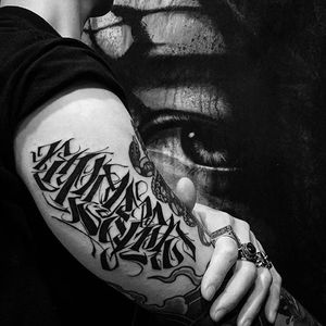 Upper Arm Tattoo by Jiwoo Park @Psycollapse #JiwooPark #Psycollapse #Calligraphy #Graffiti #Calligraffiti #Calligraphytattoo #Graffititattoo #Seoul #Korea