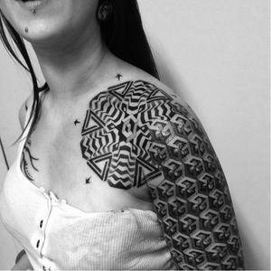 Geometric tattoo by Rachel M. Köng #RachelMKöng #geometric #dotwork #blackwork #ornamental