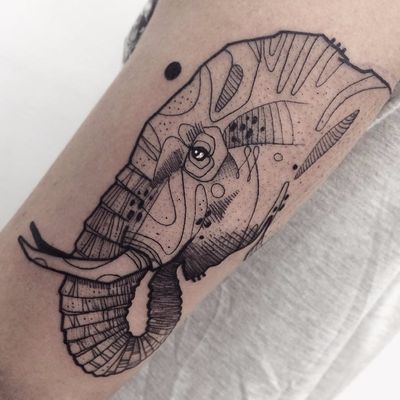 Elefante por Guga Scharf! #GugaScharf #tatuadoresbrasileiros #tatuadoresdobrasil #tattoobr #Curitiba #elephant #elefante #blackwork
