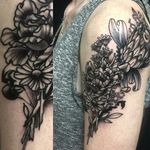 Upper arm bouquet by Lauren Melina. #bouquet #flowers #floral #botanical #blackandgrey #LaurenMelina