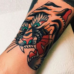 Tatuaje de tigre por Liam Alvy #liamalvy #neotraditional #oldschool #traditional #animals #family #london #tiger