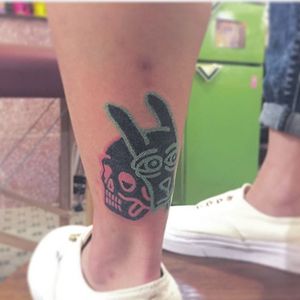 Rabbit Skull Tattoo by Zzizzi Boy #rabbitskull #handpoked #handpoke #handpokeartist #stickandpoke #neon #korean #Zzizzi #ZzizziBoy