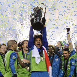 Román Torres celebrating with the Seattle Sounders after winning the MLS Cup. (Via - soundersfc) #sports #soccer #romantorres