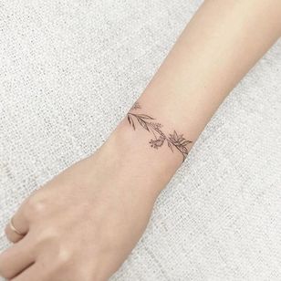 Floral bracelet tattoo by Tattooist Flower. #TattooistFlower #SouthKorean #flower #floral #bracelet #band #lovely #subtle #fineline