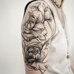 Floral tattoo by Victor Montaghini #VictorMontaghini #graphic #watercolor #sketch #flower #floral #blackwork