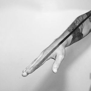 Dotwork straight line tattoo by Daniel Matsumoto @Daaamn_ #DanielMatsumoto #Black #Blackwork #Linework #Linear #Geometric #Nature #Japan