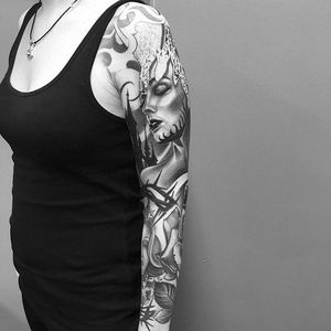 Beautiful black and grey sleeve by Celiozzi #Celiozzi #blackandgreytattoo #intense #blackandgrey #Celiozzi #sleeve