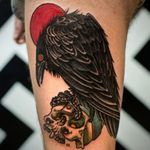 Dark looking crow tattoo holding a skull. Rad tattoo done by Rafa Serrano. #RafaSerrano #LTWtattoo #neotraditional #coloredtattoo #crow #skull