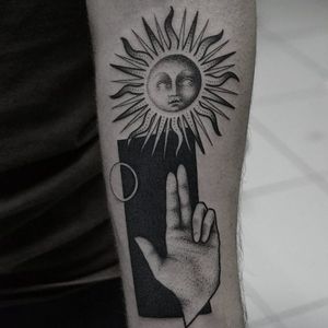 Sun tattoo by Yara Floresta #YaraFloresta #monochrome #blackwork #dotwork #linework #sun