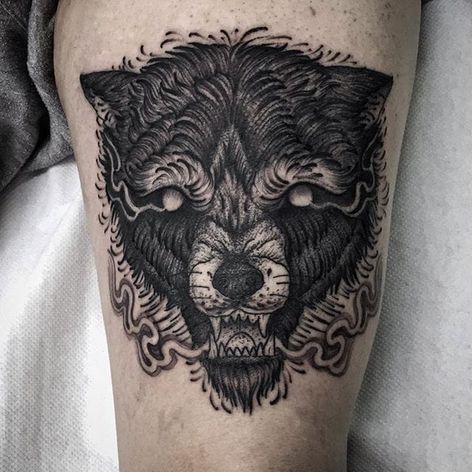 Tatuaje de lobo por Luca Cospito #wolf #blackwork #blackworkartist #blackink #darkart #darkartist #spanishartist #LucaCospito