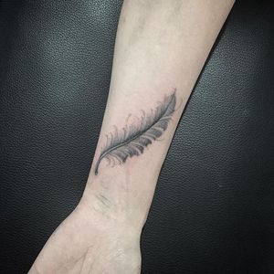 Single needle tattoo by Gabriele Cardosi #feather #feathertattoo #singleneedle #singleneedletattoo #fineline #finelinetattoo #finelinetattoos #blackandgrey #GabrieleCardosi